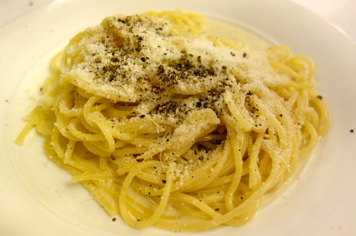 cacio e pepe at roberto e loretta