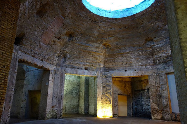 the octagonal room of the domus aurea