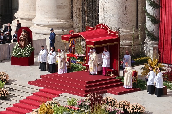 pope francis easter in rome at st peters basilica