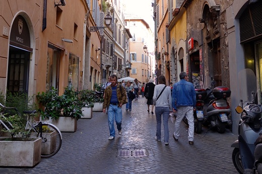 rome street - via del governo vecchio