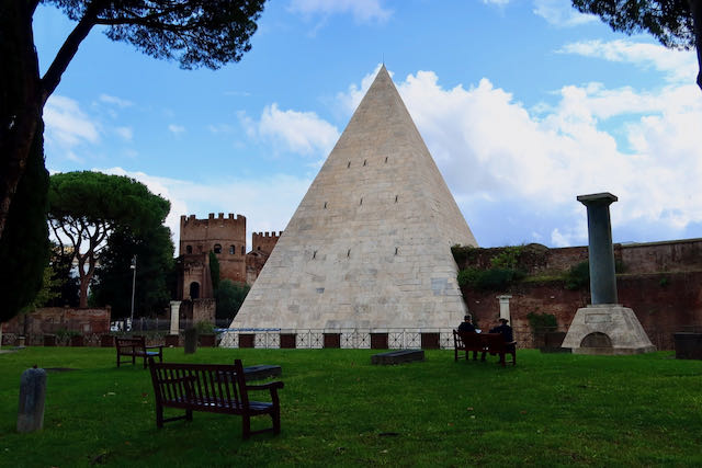 Cemeteries in Rome - beautiful and unusual places to visit | romewise