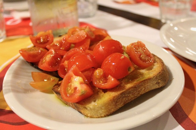 bruschetta with tomatoes and olive oil