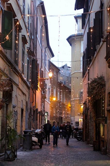 trastevere street at christmas